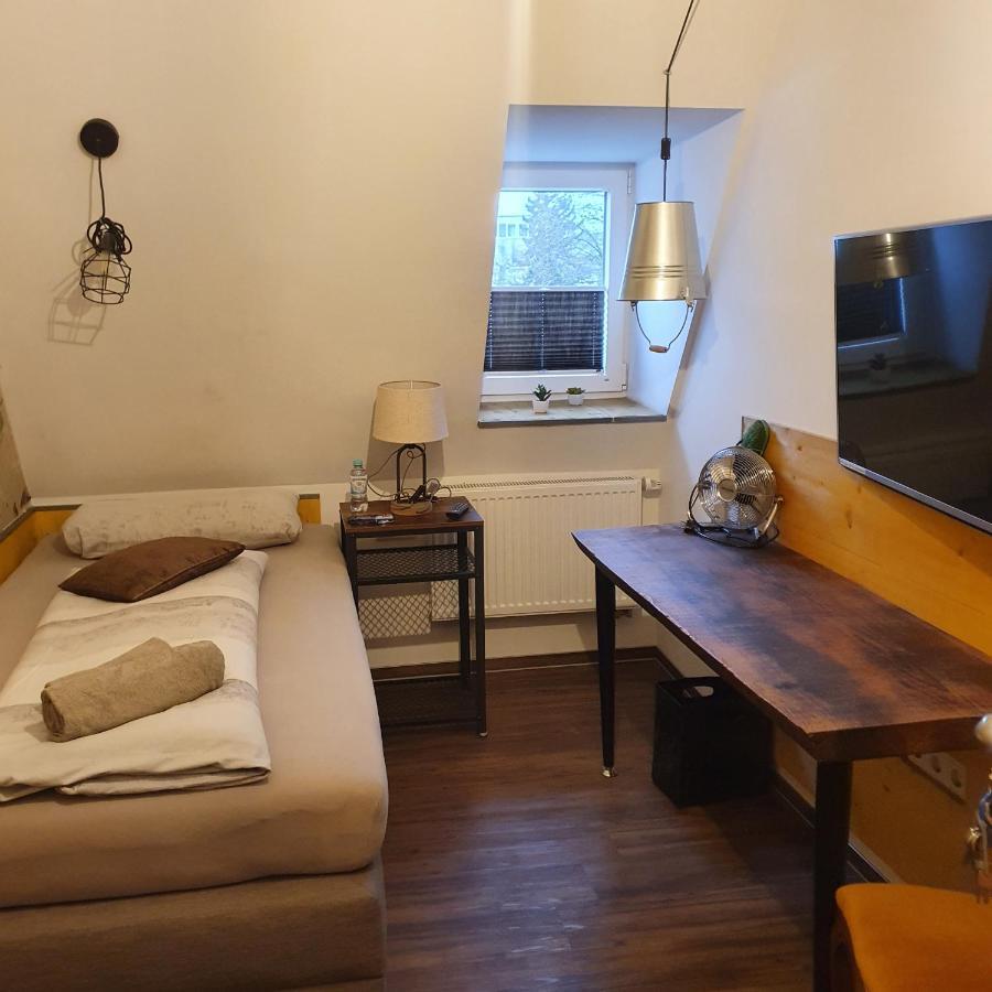 Victory Guesthouse - Handwerker Pension Билефелд Екстериор снимка