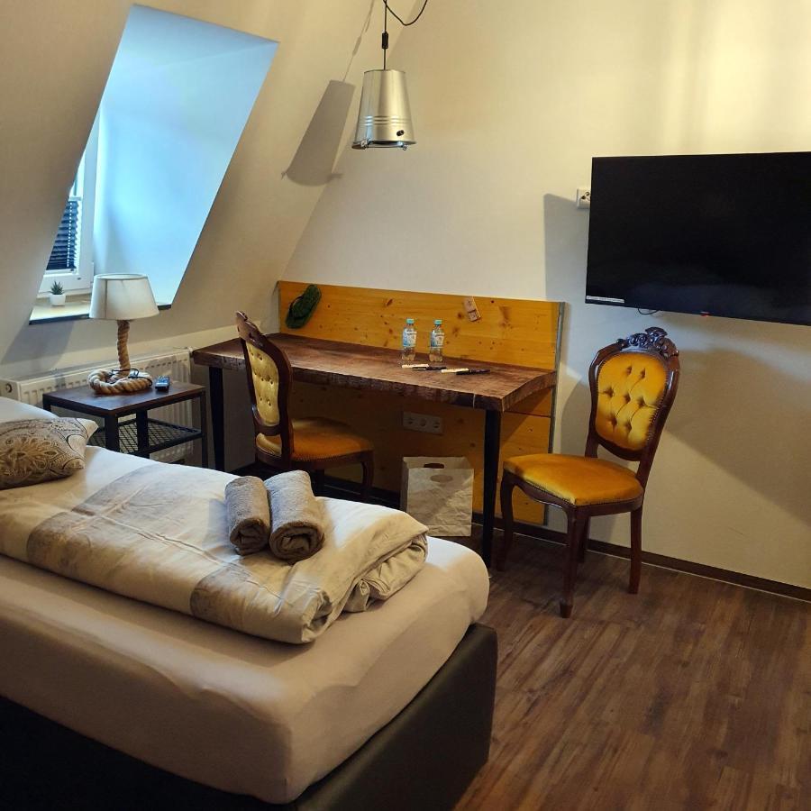 Victory Guesthouse - Handwerker Pension Билефелд Екстериор снимка