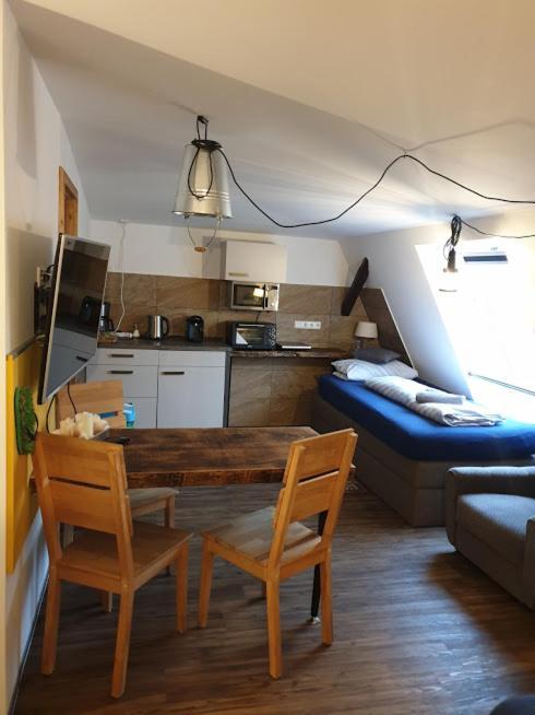 Victory Guesthouse - Handwerker Pension Билефелд Екстериор снимка