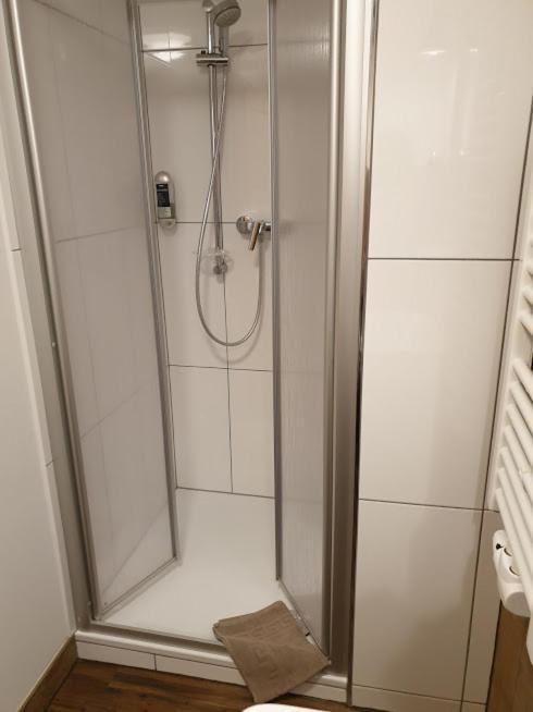 Victory Guesthouse - Handwerker Pension Билефелд Екстериор снимка