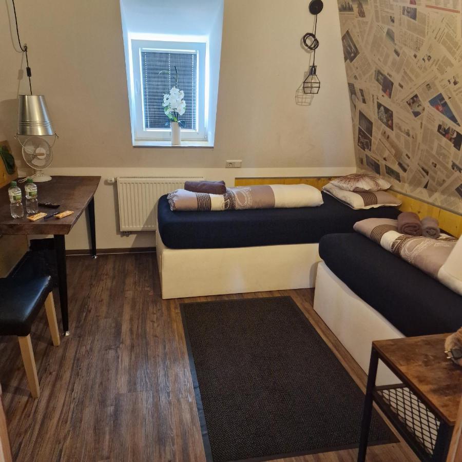 Victory Guesthouse - Handwerker Pension Билефелд Екстериор снимка