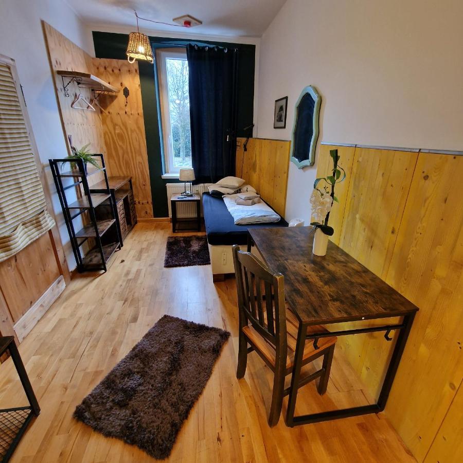 Victory Guesthouse - Handwerker Pension Билефелд Екстериор снимка