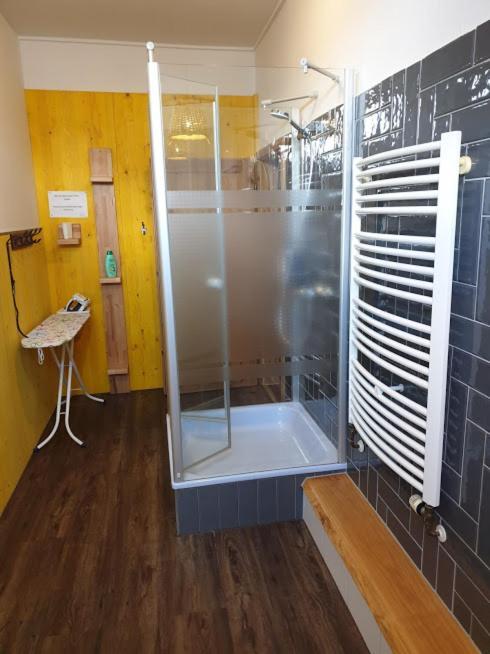 Victory Guesthouse - Handwerker Pension Билефелд Екстериор снимка