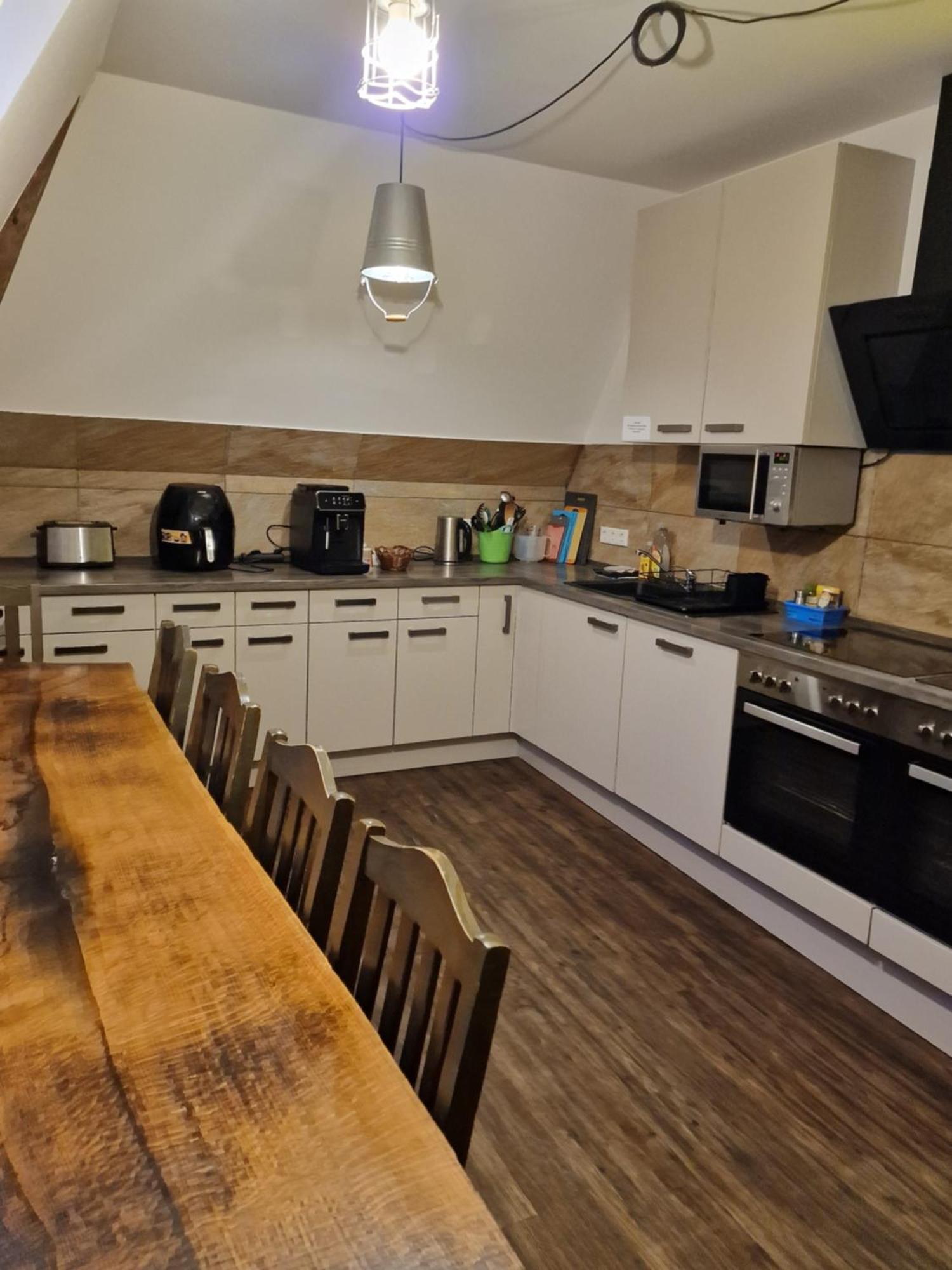 Victory Guesthouse - Handwerker Pension Билефелд Екстериор снимка