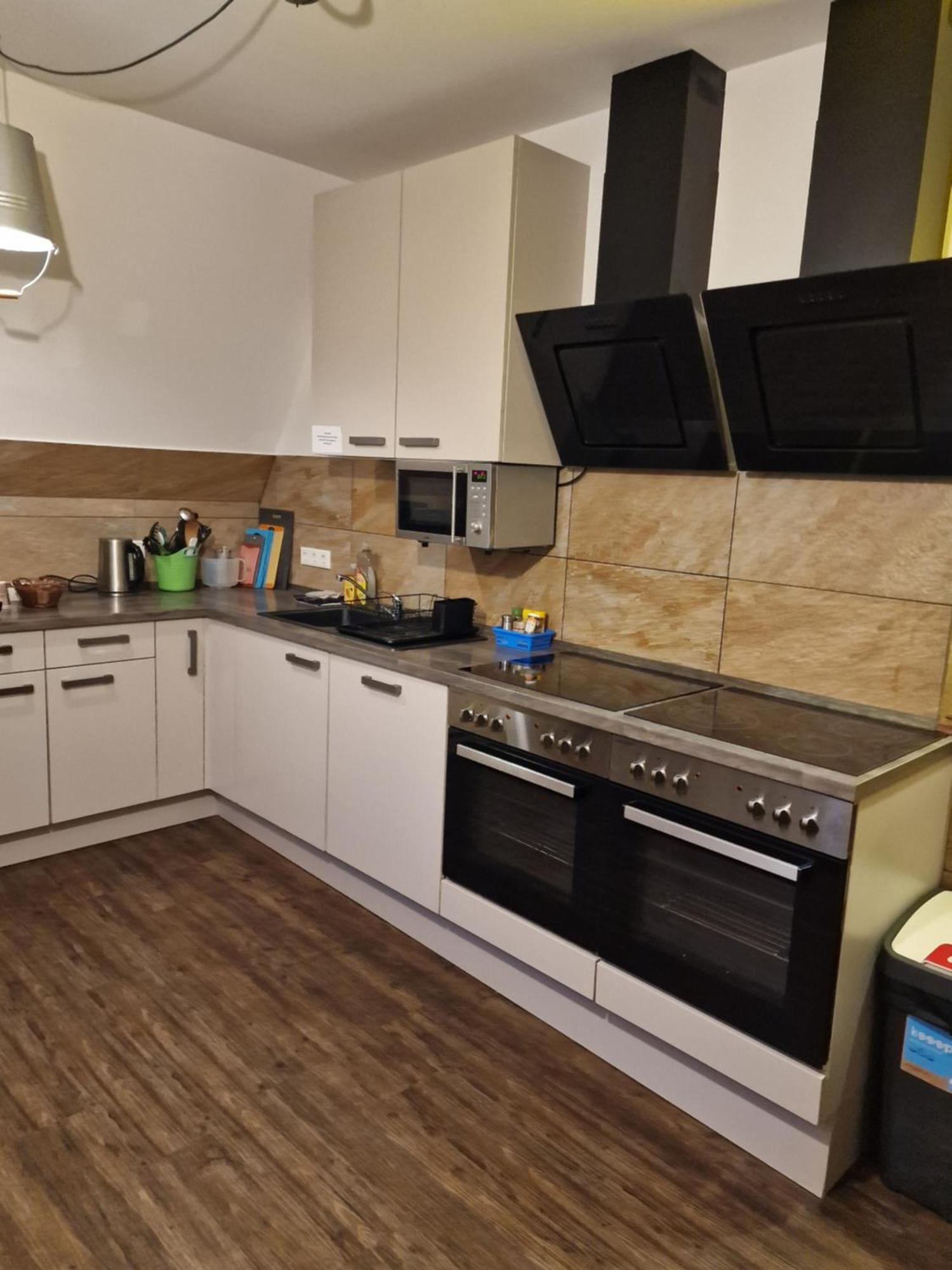 Victory Guesthouse - Handwerker Pension Билефелд Екстериор снимка