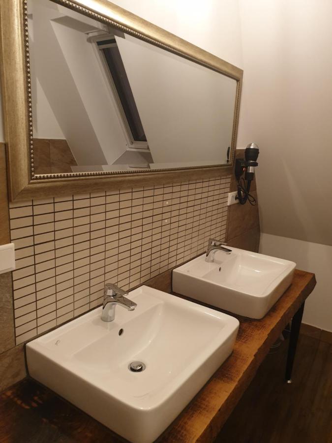 Victory Guesthouse - Handwerker Pension Билефелд Екстериор снимка